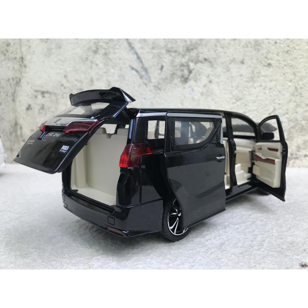 Mô hình xe Toyota Alphard Hybrid E-Four 2021 1:24