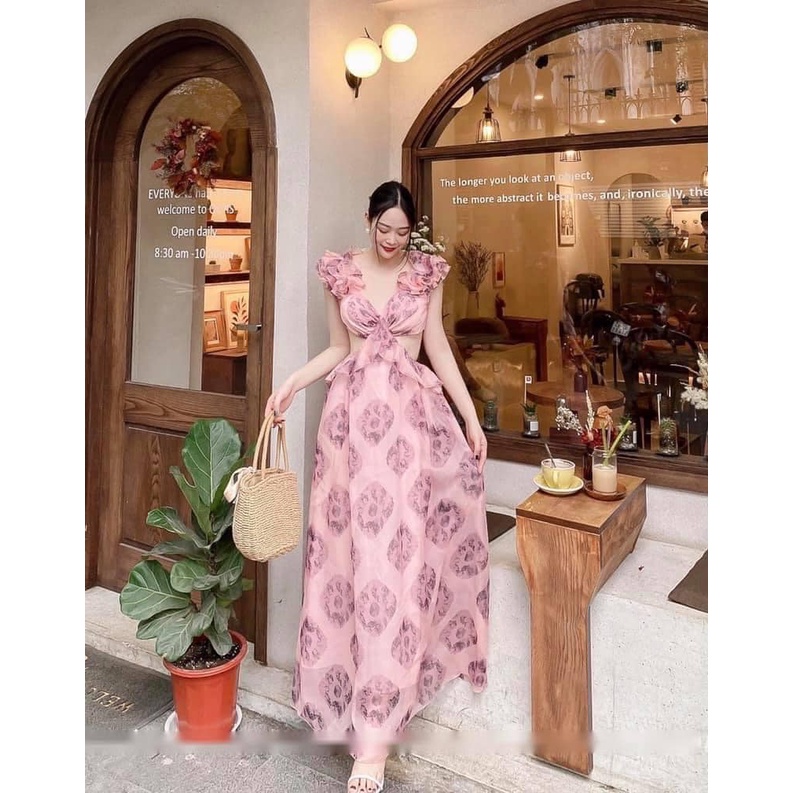 LINH CAVALI - Maxi trễ vai thắt nơ lưng.