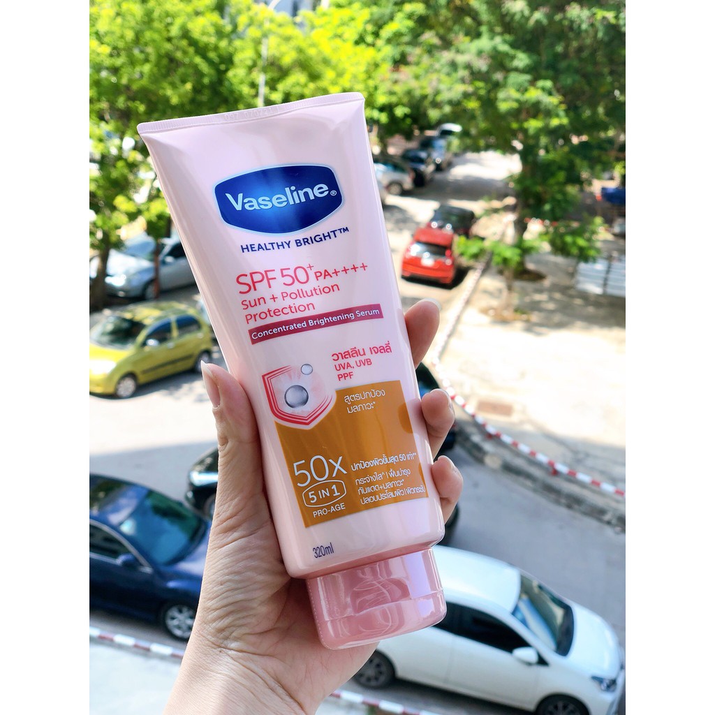 Dưỡng thể Vaseline 50x bảo vệ da suốt 8H với Chống Nắng SPF 50+ PA++++ giúp da sáng rạng rõ với Niacinamode 320ml