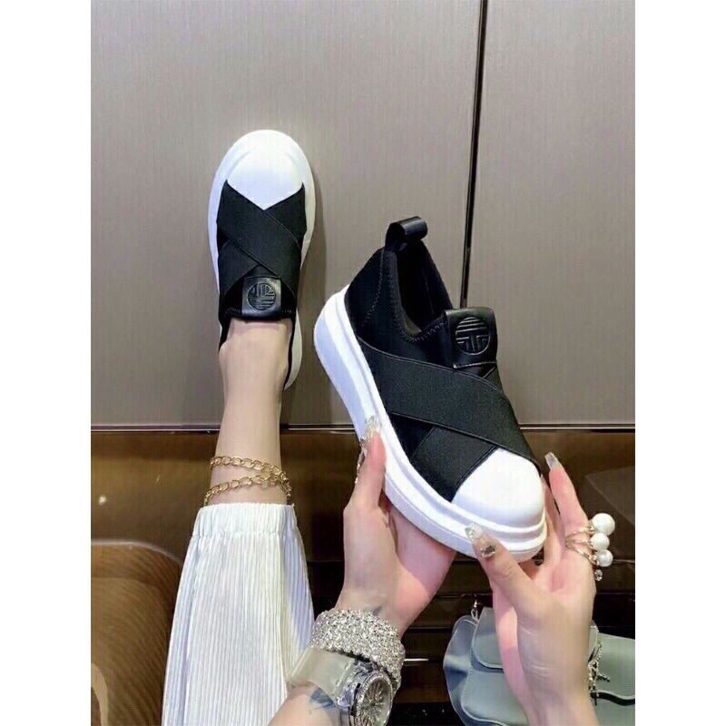 Giày sneaker thun đen thấp cổ, Giày slip on nữ dáng cơ bản chất vải mềm | BigBuy360 - bigbuy360.vn