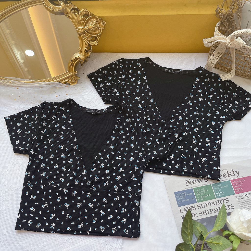 Áo croptop Cổ V Hoa Nhí Ôm Trọn Vòng 1  A5162