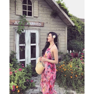 Cài tóc hoa sứ đi biển.