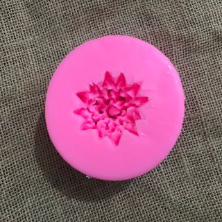 Khuôn silicon 4D Hoa súng 7cm