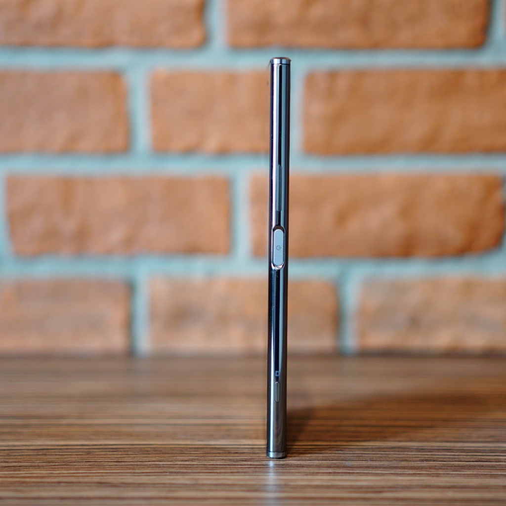 Bộ vỏ điện thoại Sony Xperia XZ Premium  gồm Khung viền + Nắp lưng. Hàng zin bóc máy