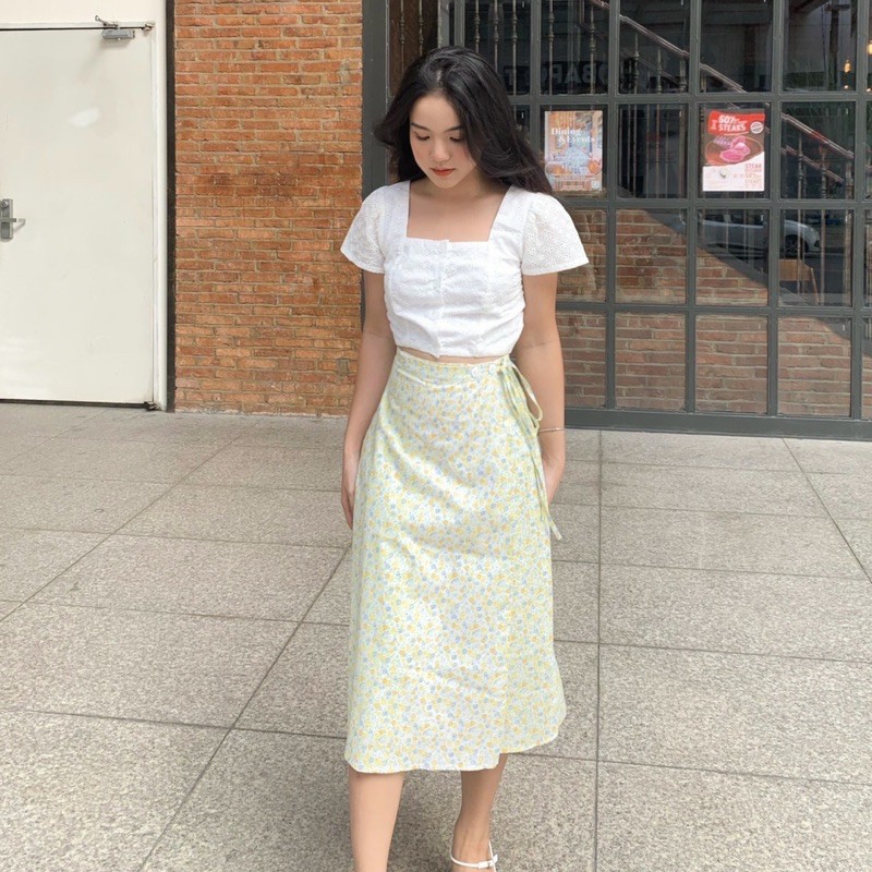 Chân váy dài hoa nhí đắp chéo cột nơ bên hông | BigBuy360 - bigbuy360.vn