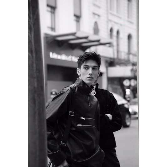 Áo khoác da chui đầu kéo khoá WAGG