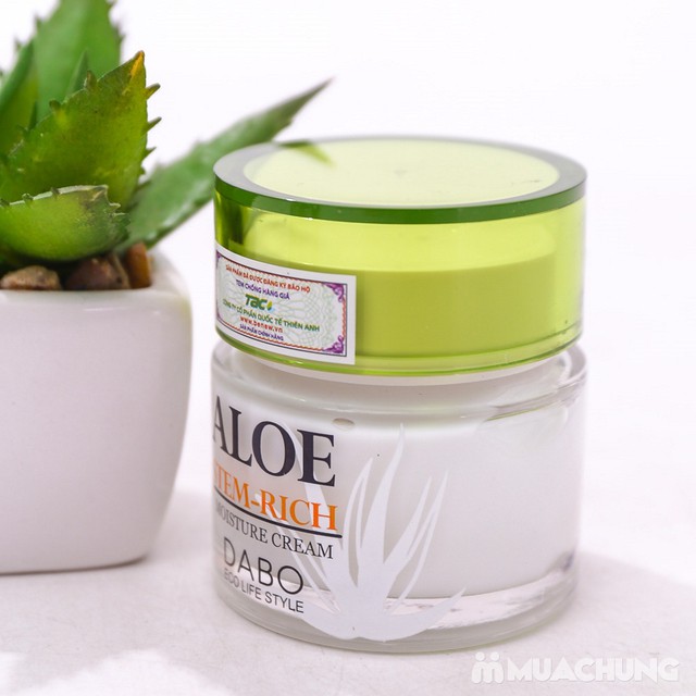 Kem dưỡng ẩm mềm da lô hội Aloe Dabo Hàn Quốc - MẪU MỚI  50g/ Hộp Và 1 gói tẩy da chết Beauskin 3ml/gói