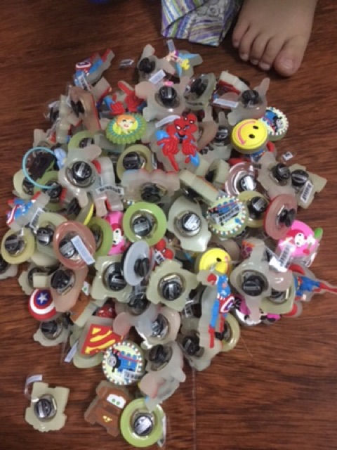 Jibit có đèn nhấp nháy chạy bằng pin