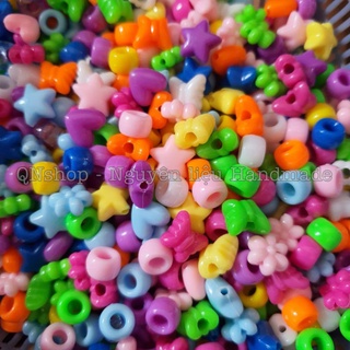 Hạt nhựa màu nhiều hình xâu vòng, làm dây đeo khẩu trang....