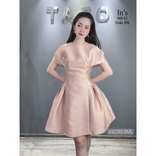 Pass váy thiết kế jennyla bánh bèo sang chảnh