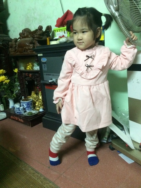 Váy nhung lót cotton cho bé gái