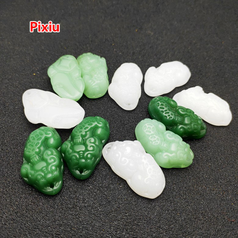 Vòng cổ Mặt Phật Ngọc Bích Màu Xanh Lá Có Khóa Bảo Vệ May Mắn