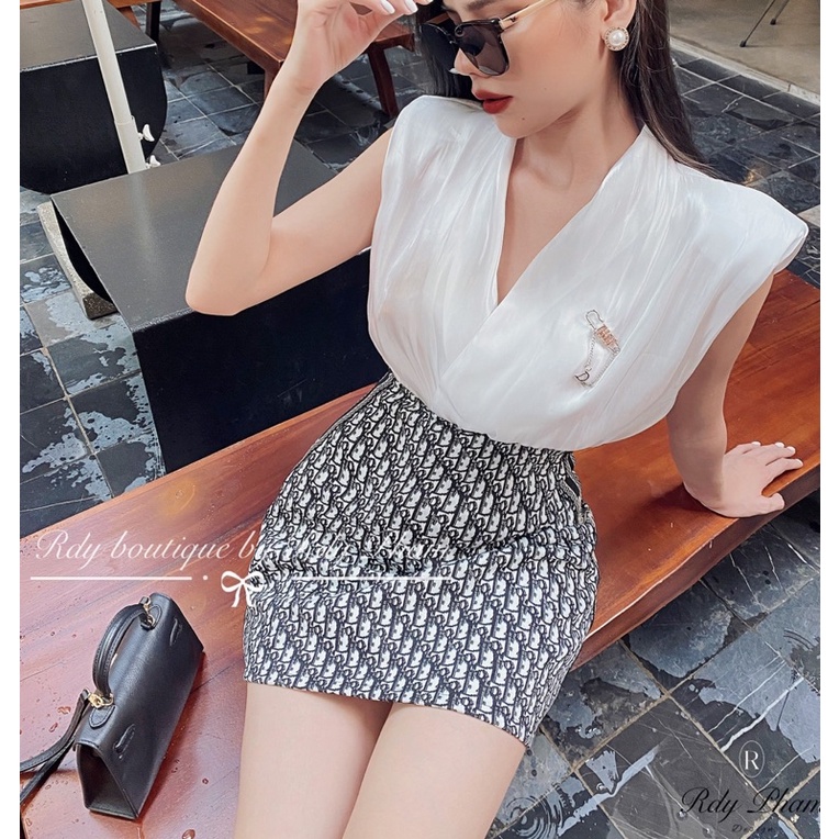 Set áo sơmi lụa cổ chéo + chân váy chữ