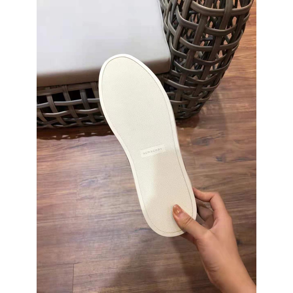 Giày sneakers nam cao cấp Burberry BBR thiết kế trẻ trung và hiện đại với họa tiết caro kinh điển