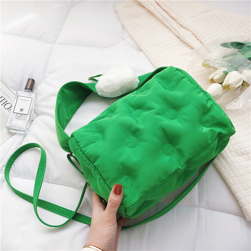 Túi may nổi họa tiết bánh trứng hình vuông dây kéo thời trang cho nữ