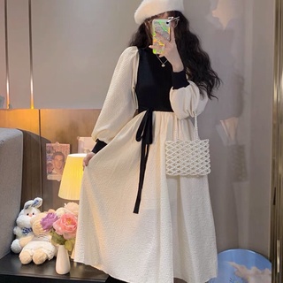 Đầm đen trắng phối len dáng xoè