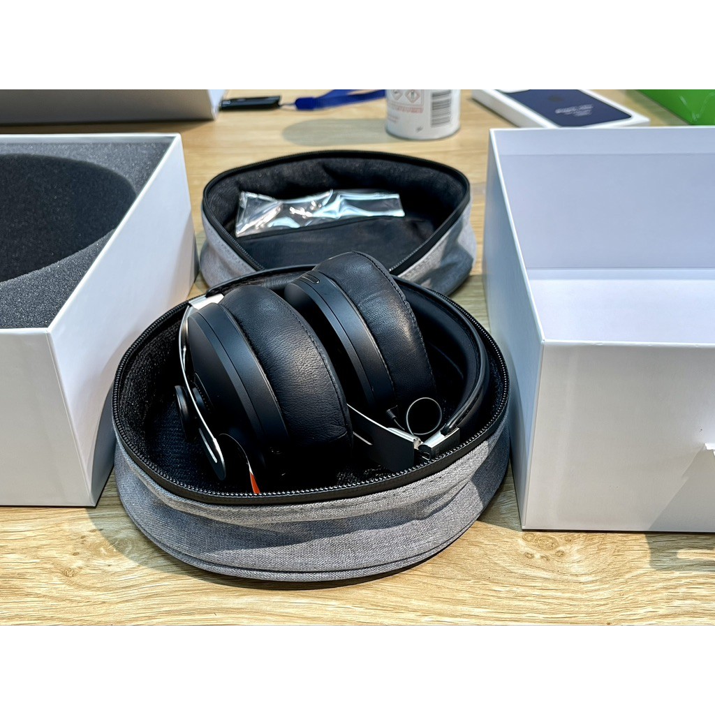 Tai nghe Sennheiser Momentum True Wireless 3 màu đen