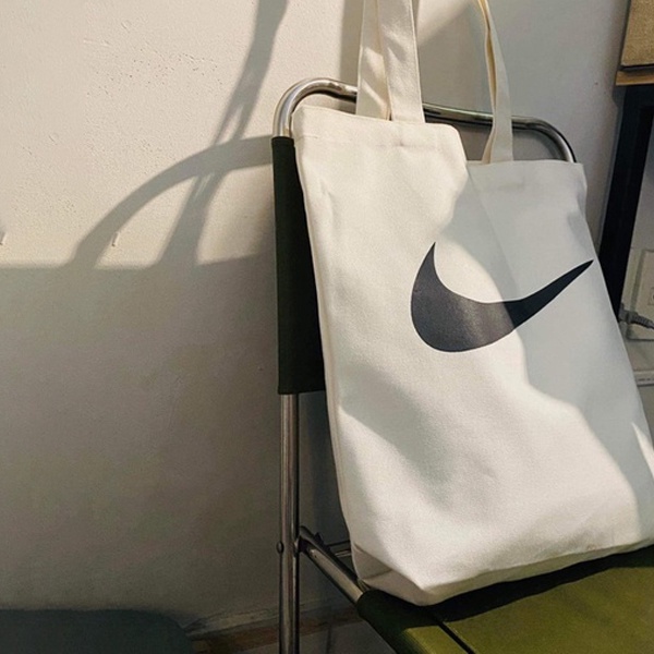 Túi tote vải mộc Tiệm nhà Pony dây kéo in hình Ni..ke PM154 (nhiều mẫu)