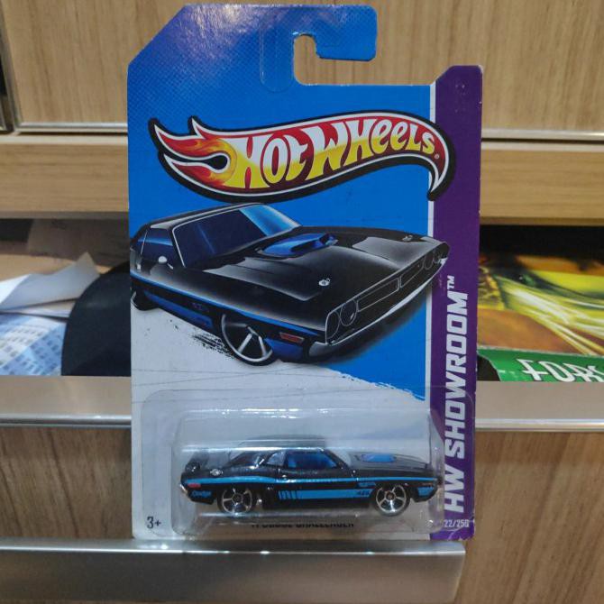 HOT WHEELS Mô Hình Xe Hơi Dodge Challenger Hw Showroom 2013 Màu Xanh Chất Lượng Cao