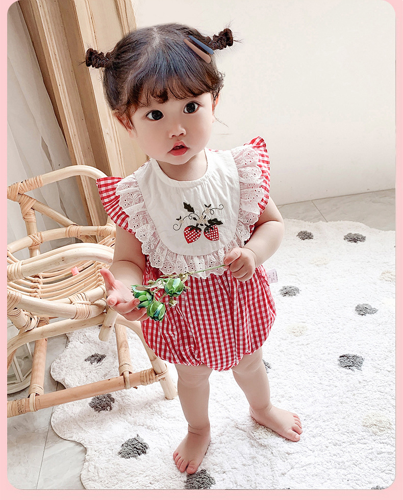Jumpsuit thêu họa tiết hình trái dâu cho trẻ từ 0 tới 24 tháng tuổi