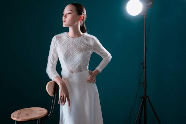 Váy trắng tay dài dáng A