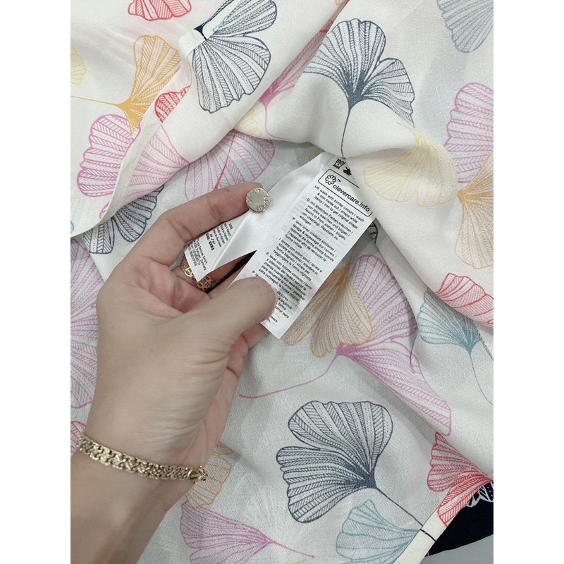 Áo kiểu form rộng cổ V xuất dư xịn