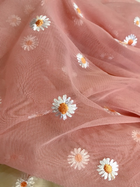 vải lưới thêu hoa cúc