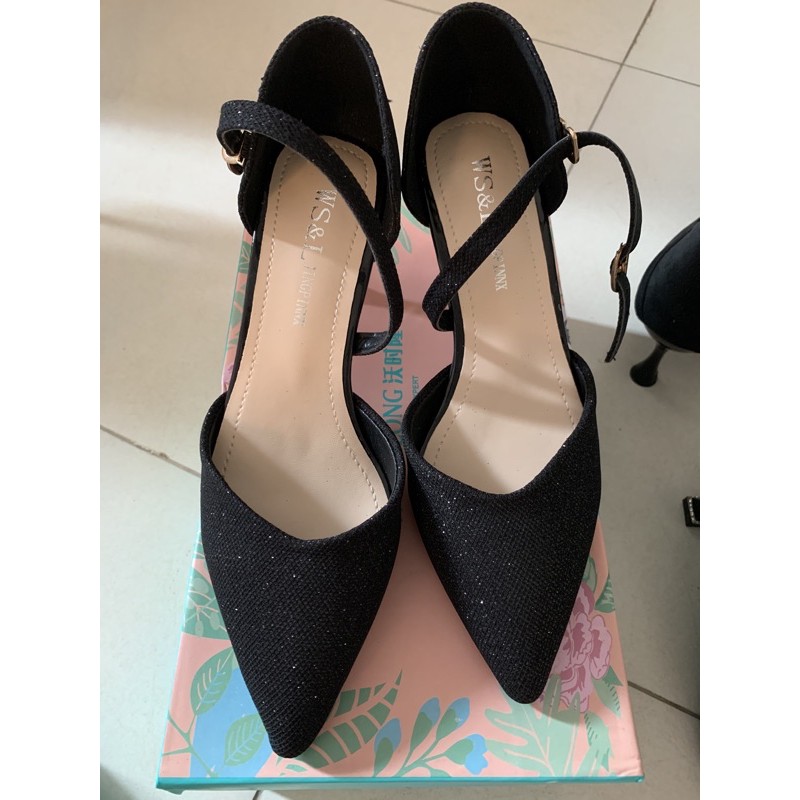 Giày kim sa lấp lánh