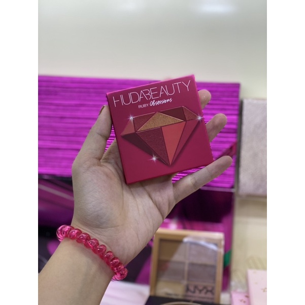 Phấn mắt Huda Beauty Ruby Obsessions Eyeshadow Palette