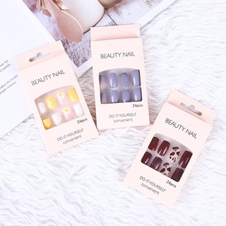 Móng tay giả nhiều màu sắc