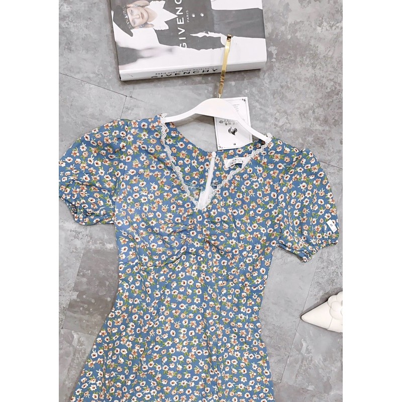 Váy hoa xanh cổ V pha ren | BigBuy360 - bigbuy360.vn