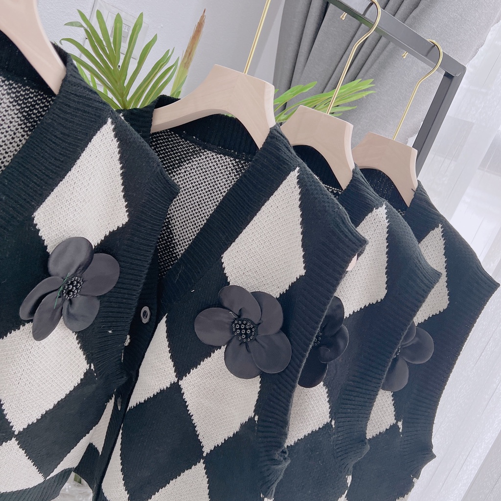 Áo gile crotop len 1 viền cúc ngọc tag hoa