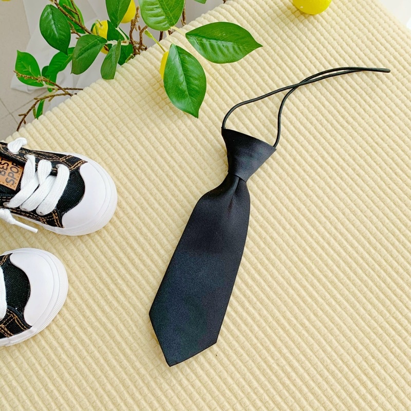 Áo sơ mi trắng kèm cà vạt bé trai