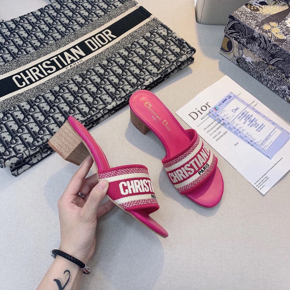 Dior_Dép Sandal Da Cừu Đế Bằng Thêu Họa Tiết Thời Trang Cho Nữ
