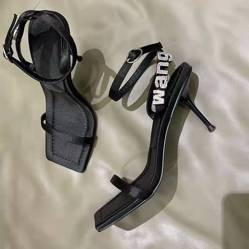Xăng Đan Cao Gót Hở Ngón Đính Đá Chữ Cái Khóa Gài Màu Đen Thời Trang Mùa Hè 2022 Cho Nữ