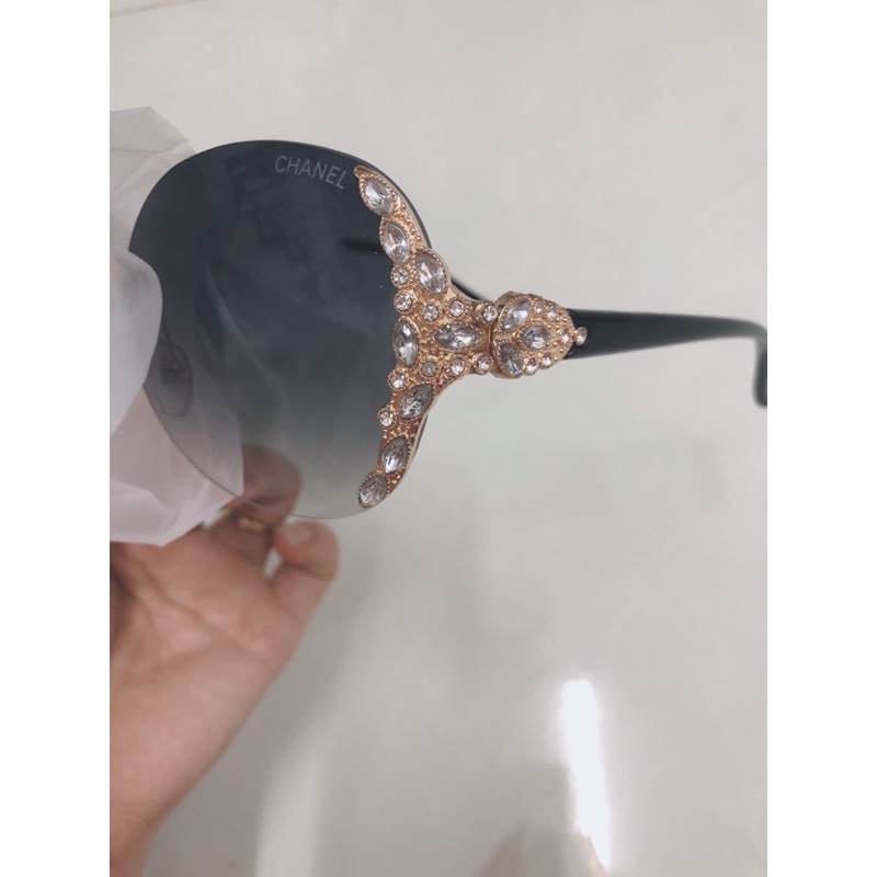 kính mát nữ ốc đính đá viền màu khói trà