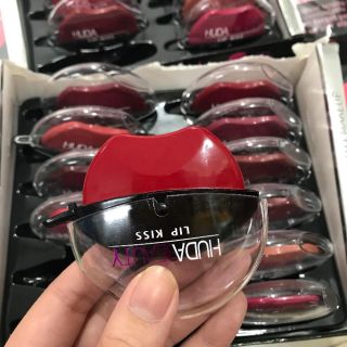 Son bặm môi HUDA LIP KISS