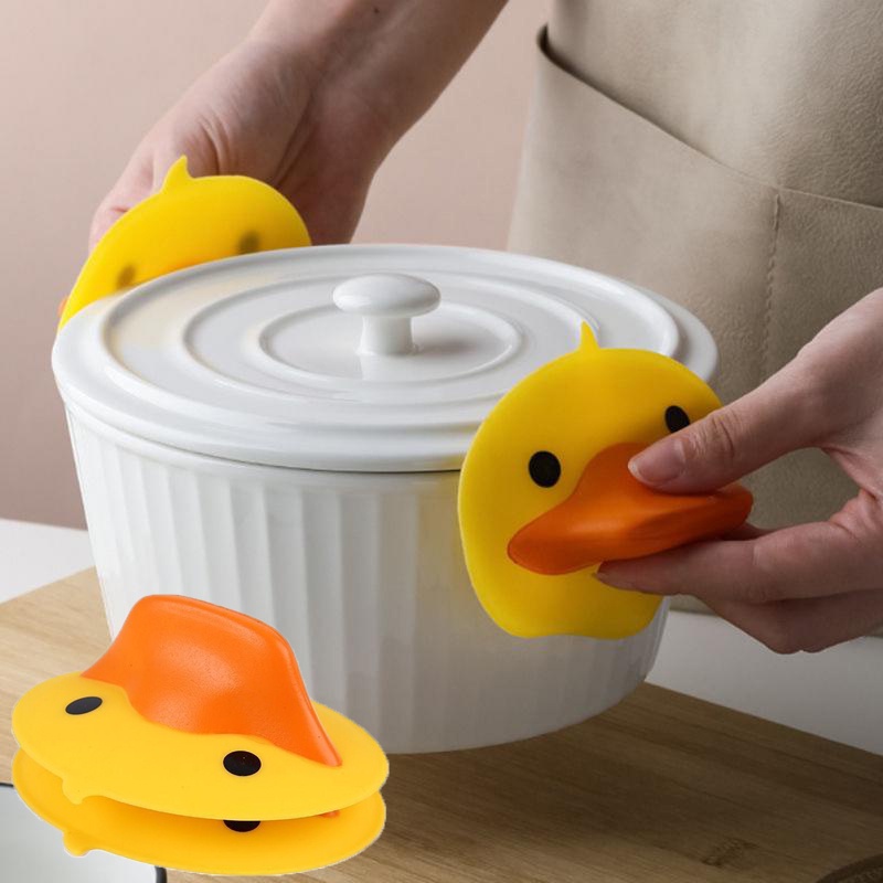 Silicone Kẹp Nhấc Nồi Cách Nhiệt Chống Trượt Bằng Silicon Hình Chú Vịt Dễ Thương