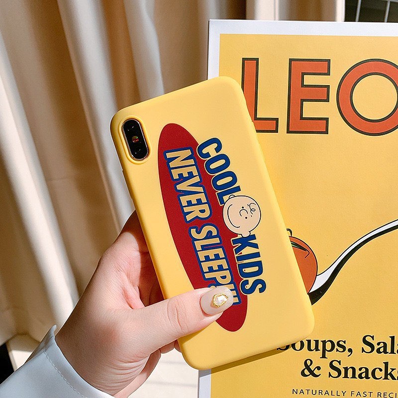 Ốp Lưng Điện Thoại Cậu Bé Nền Vàng - CAS2129