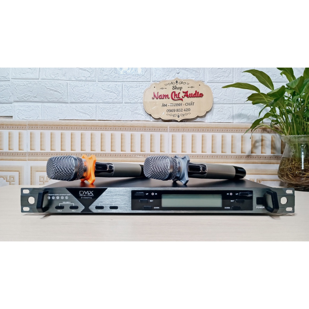 Micro không dây DMX 1000 karaoke nhẹ hút míc chống rú rít tốt tiết kiệm pin