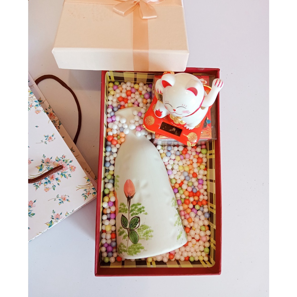 Quà tặng sinh nhật, Hộp quà tặng bạn gái ý nghĩa,chú mèo vẫy tay may mắn và bình hoa hồng tài lộc, Quà tặng nhân dịp