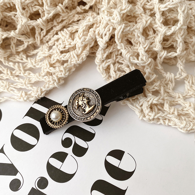 Kẹp Tóc Nhung Đen Đính Đá Và Ngọc Trai Nhân Tạo Phong Cách Hàn Quốc