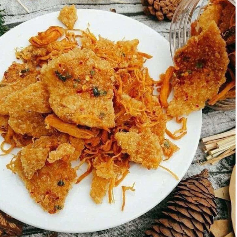 Cơm cháy khô gà 300g vị đậm đà, cơm cháy lắc khô gà lá chanh giá rẻ - Ăn vặt nhà Cốm | BigBuy360 - bigbuy360.vn