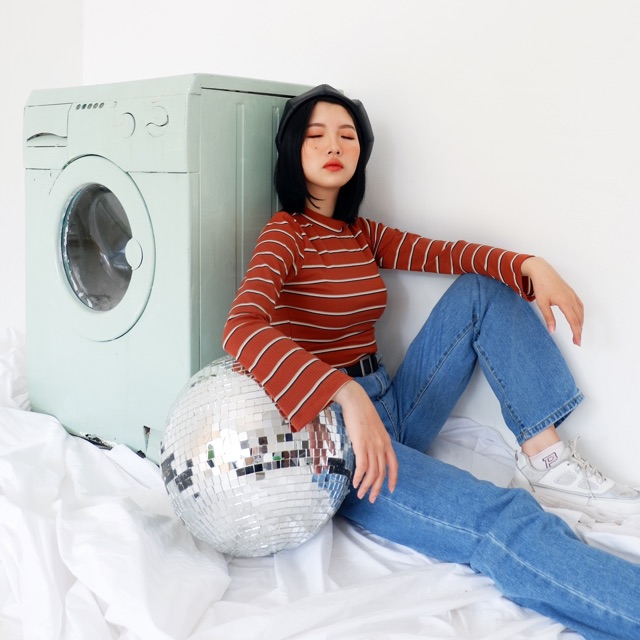 Bell sleeves - croptop dài tay loe | BigBuy360 - bigbuy360.vn