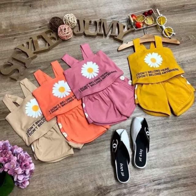 Bộ  hoa cúc  chữ  croptop siêu  hót bé gái