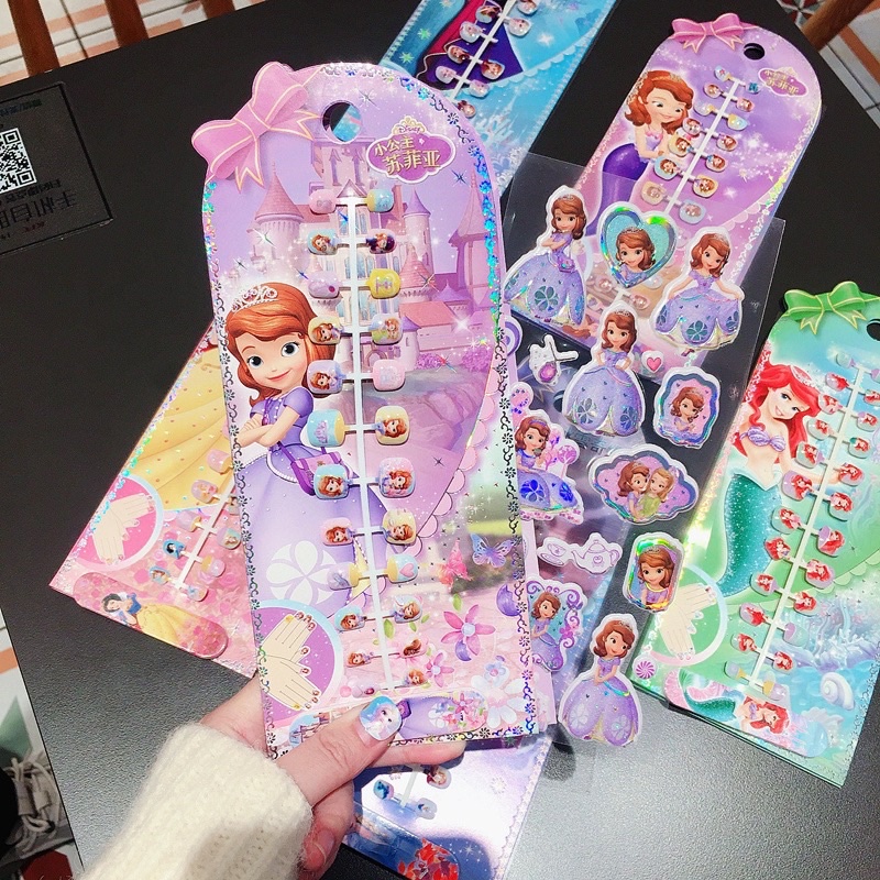 Bộ 24 móng tay giả  bé  gái kèm 1 bảng sticker in hình công chúa Elsa, Nàng Tiên cá, Bạch Tuyết,sopia