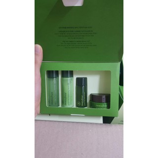 Bộ dưỡng da chiết xuất từ trà xanh phiên bản mini