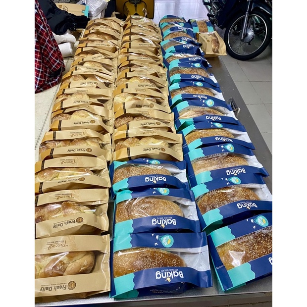 bánh mì hoa cúc, nho dừa, phô mai cua, bánh mì cuộn chà bông