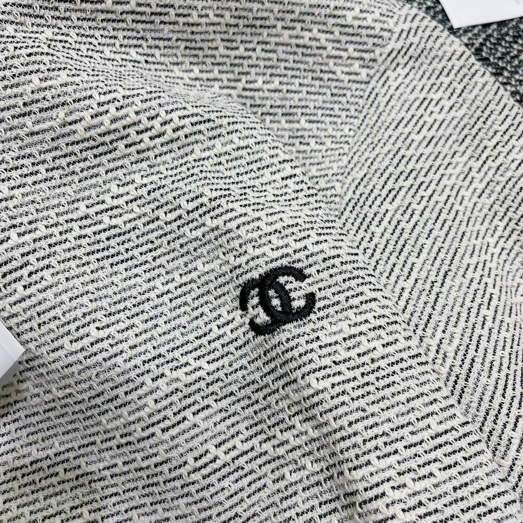 Áo dệt thêu X cổ tròn cộc tay 2 màu