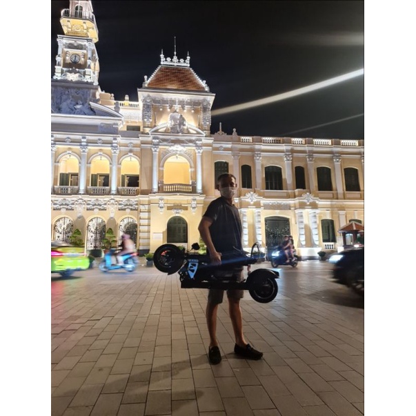 Xe điện Scooter cao cấp 150km/ sạc  & bản tiêu chuẩn 40km / sạc với màu đen sẵn sang trọng sơn tĩnh LTE  : 45-50km.
